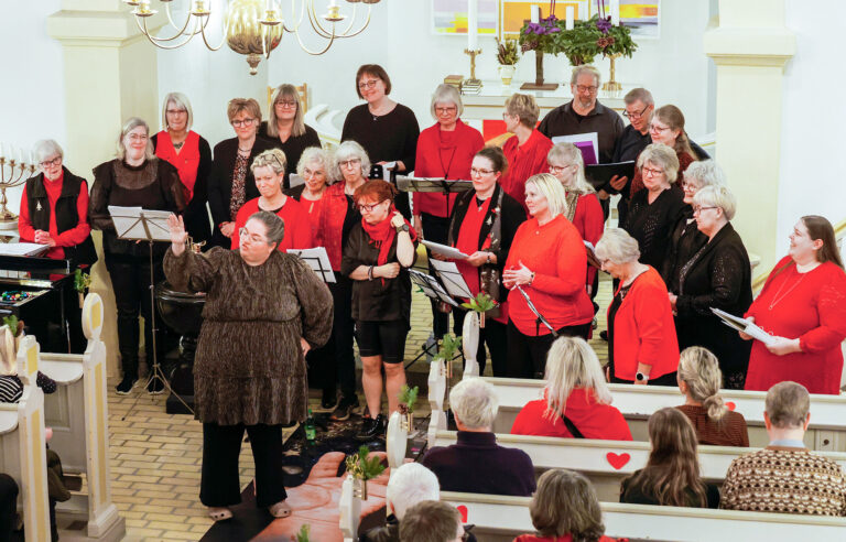 Kirkekor fyldte Østervrå Kirke med julens toner