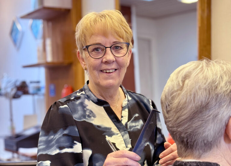 Dorthe lægger saksen efter 49 år