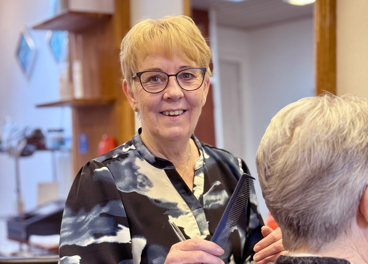 Dorthe lægger saksen efter 49 år Dorthe lægger saksen efter 49 år