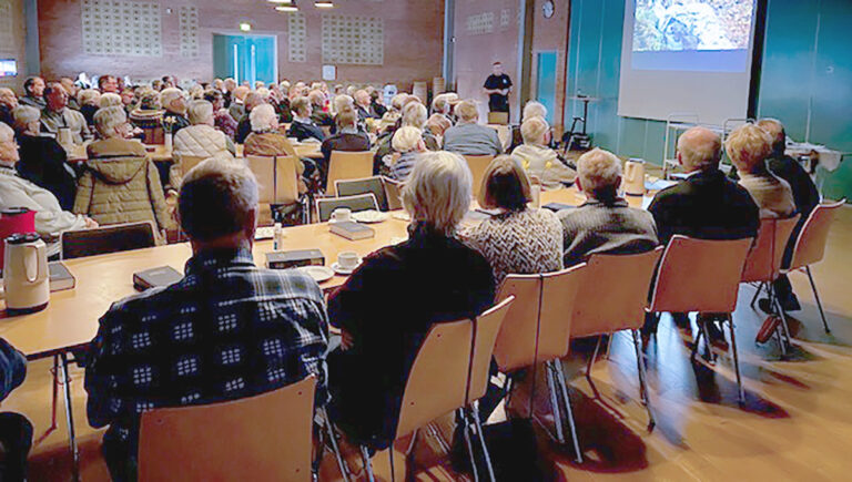 Foredrag om Sirius­patruljen begejstrede seniorer i Østervrå