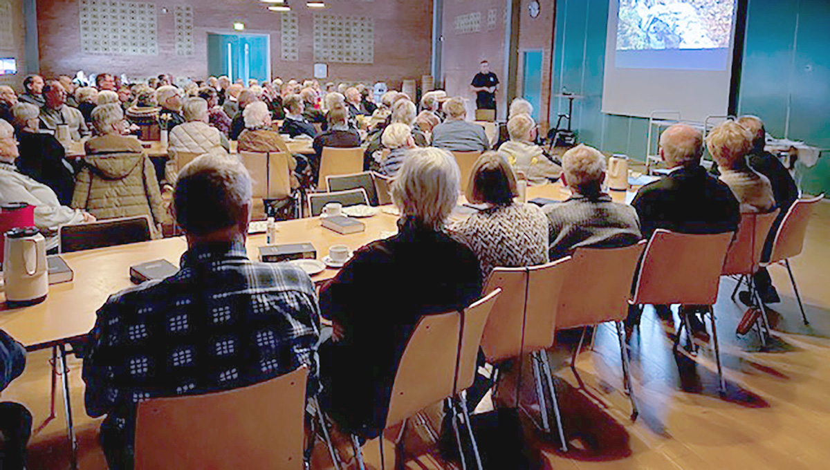 Foredrag om Siriuspatruljen begejstrede seniorer i Østervrå Foredrag om Siriuspatruljen begejstrede seniorer i Østervrå