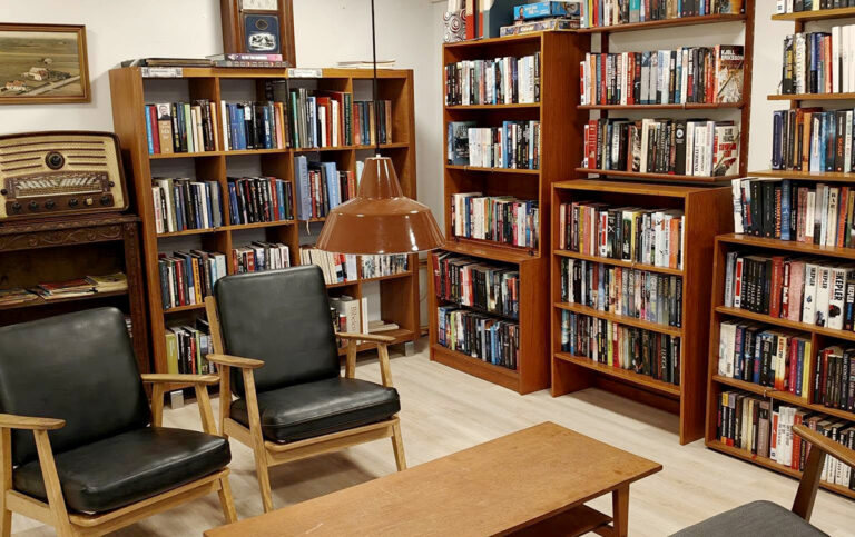 Lille bibliotek med stor værdi i Tårs Hallen