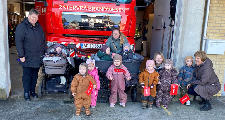Fastelavn og brandbil i den kommunale dagpleje