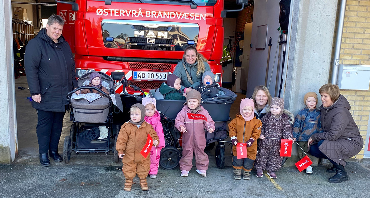 Fastelavn og brandbil i den kommunale dagpleje Fastelavn og brandbil i den kommunale dagpleje