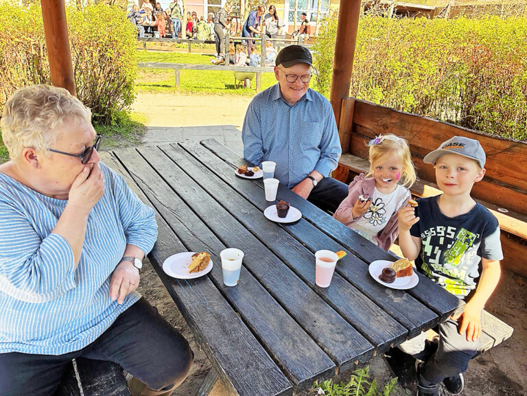 Vellykket bedsteforældredag i Dybvad Børnehus