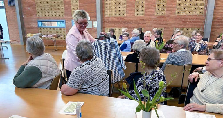 Nicoline viste forårstøj hos seniorerne