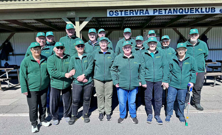 Østervrås Petanque-spillere i nye klubtrøjer