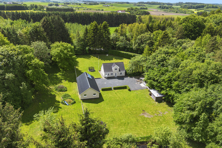 Velkommen på til et fedt hus på Burskovvej 251,9830 Tårs