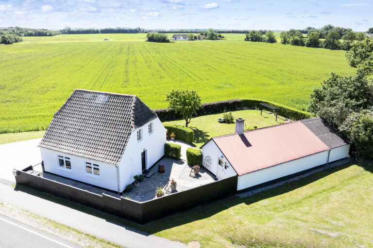Sæbyvej 606, 9800 Hjørring – Charmerende byhus i landlige omgivelser