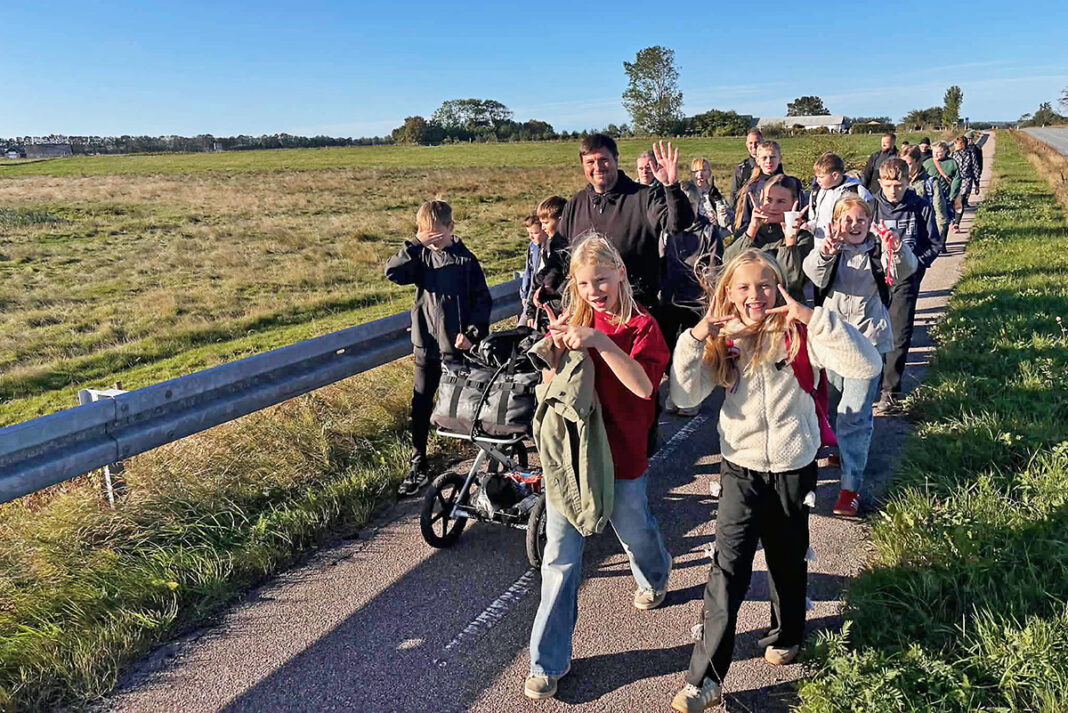 Kæmpe fællesskab da 110 børn og voksne tog del i March mod Ensomhed Kæmpe fællesskab da 110 børn og voksne tog del i March mod Ensomhed